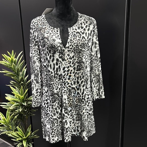 Jordan Taylor Leopard print,sheer,light,round V-cut neck,long sleeve top/coverup - Picture 1 of 13